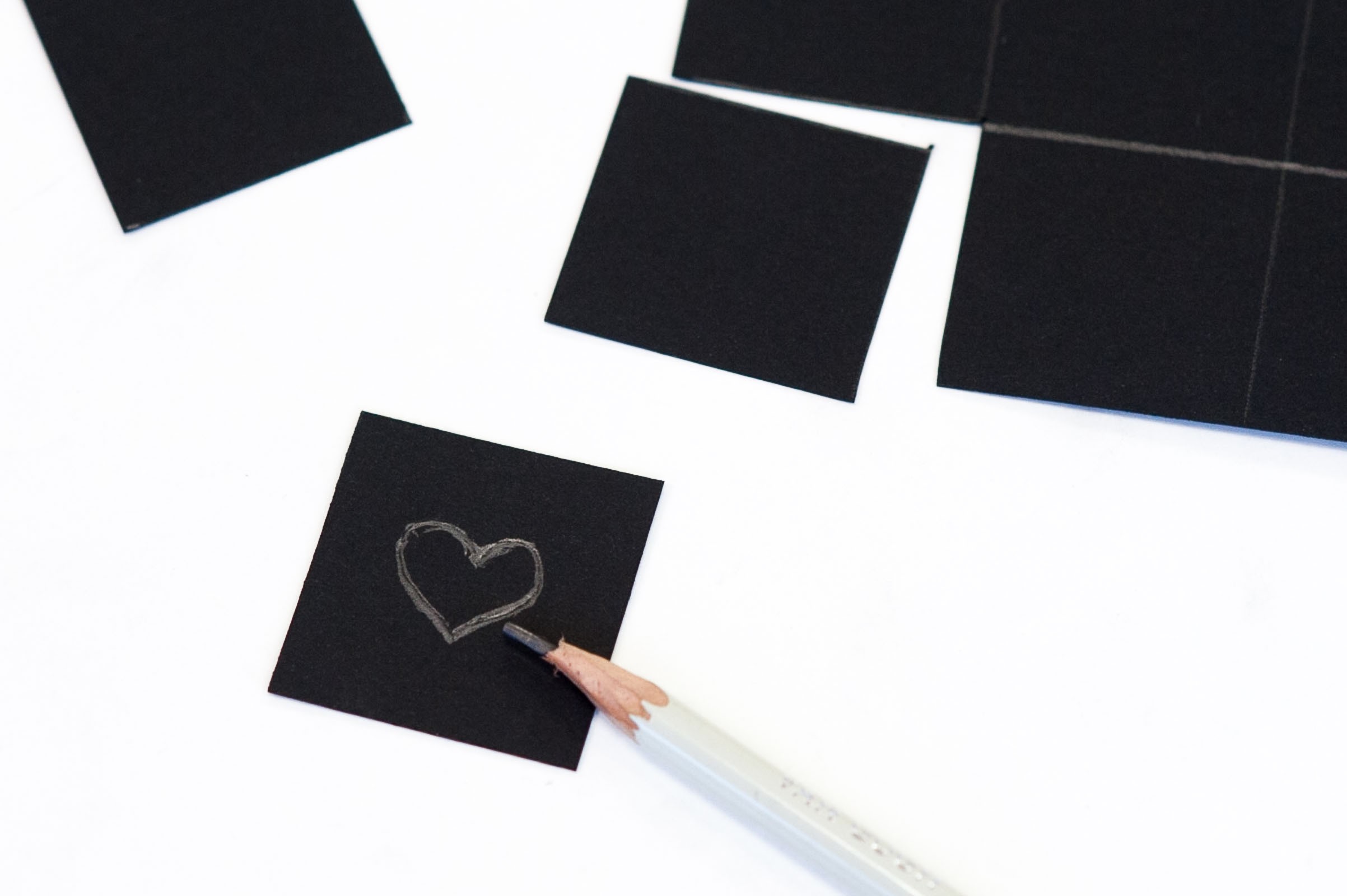 Teken het figuurtje eerst met potlood.