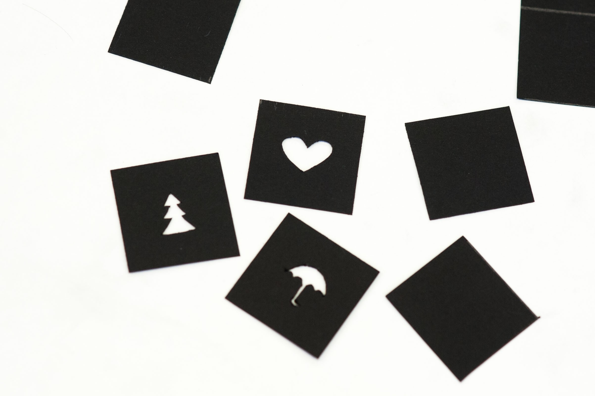 De figuurtjes uitgeknipt.