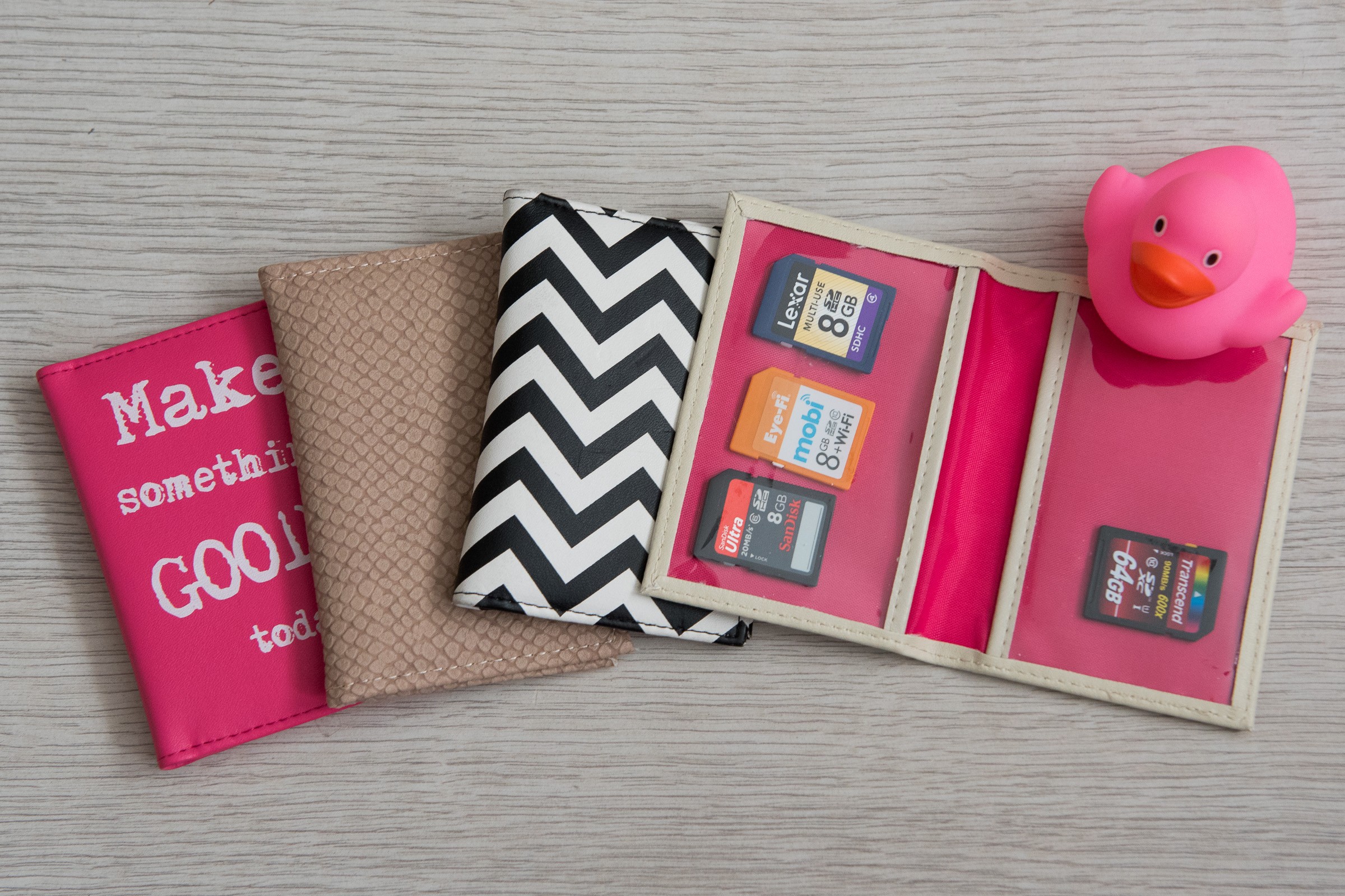 Goedkoop en handig mapje voor het bewaren van SD-geheugenkaarten