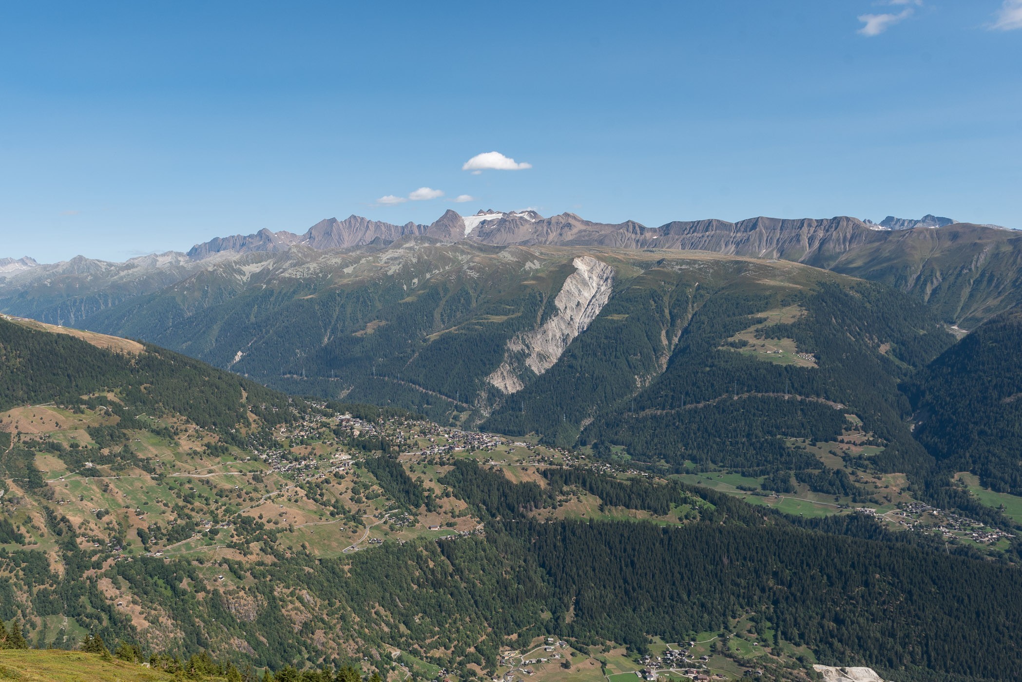 Het verschil met een zonder voorgrond bij een landschapsfoto in de bergen