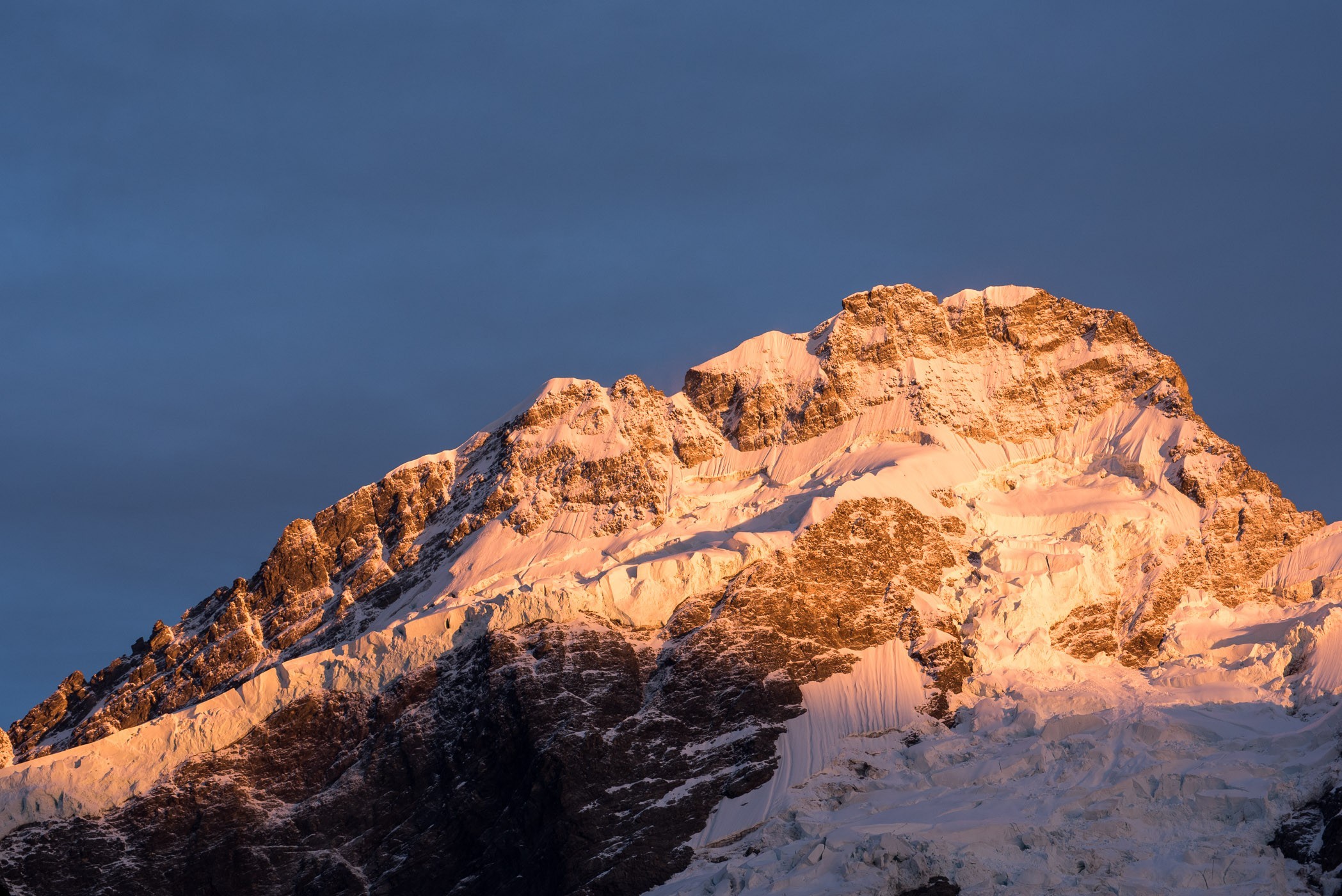 Zonsopkomst bergtop in Nieuw-Zeeland