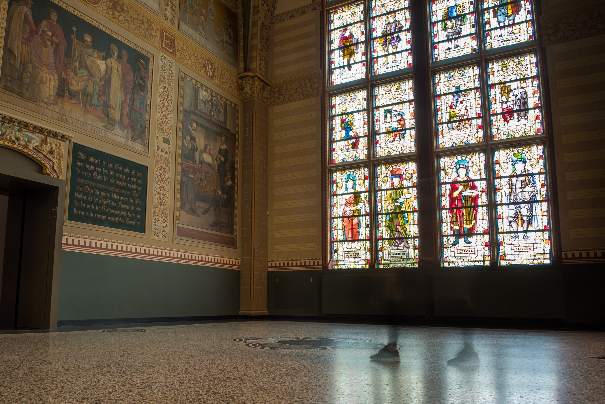 Ehm... waar is de rest van de mevrouw naar toe? Of is het een geest!?