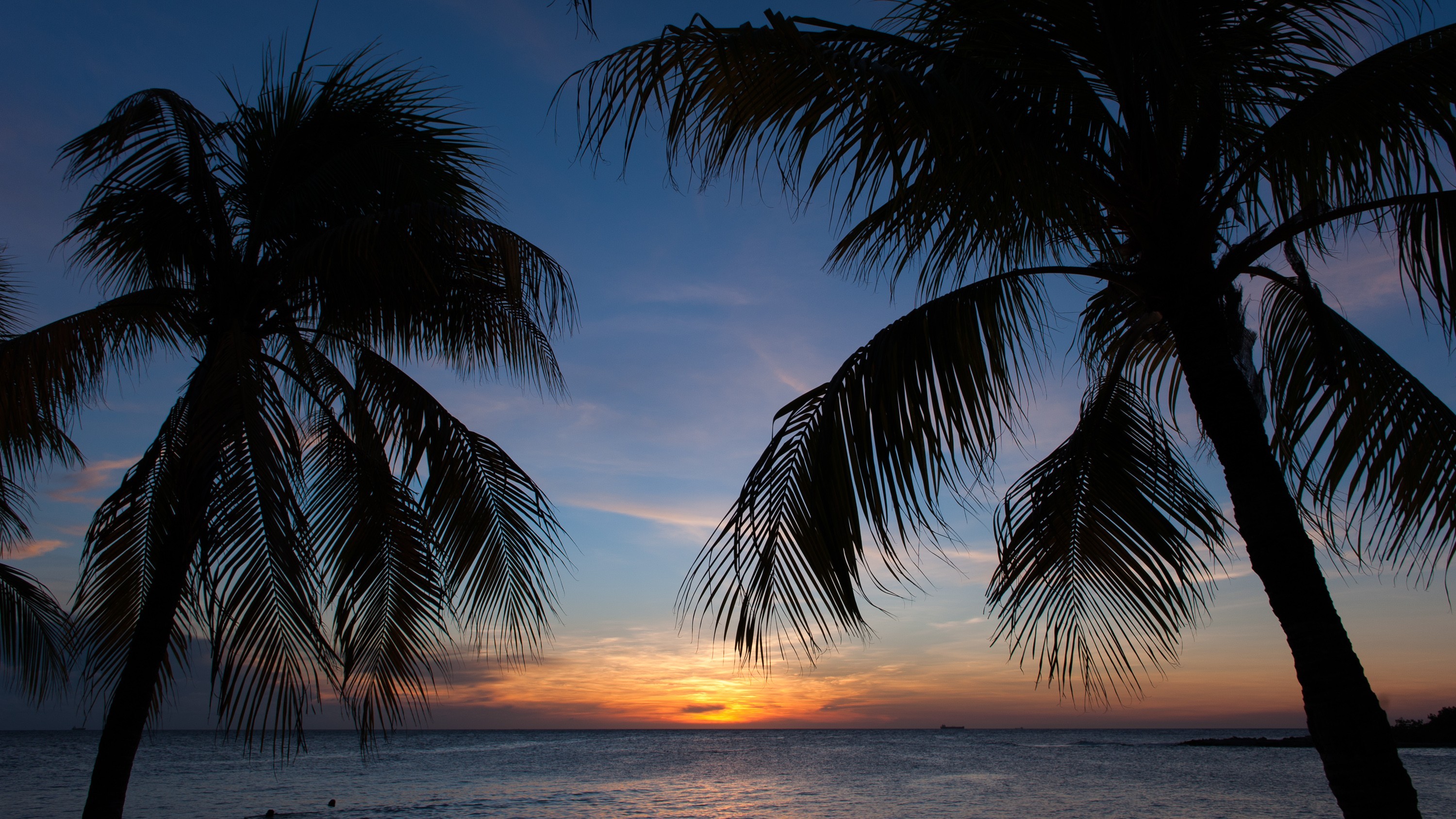 Zonsondergang vanaf het Jan Thielstrand