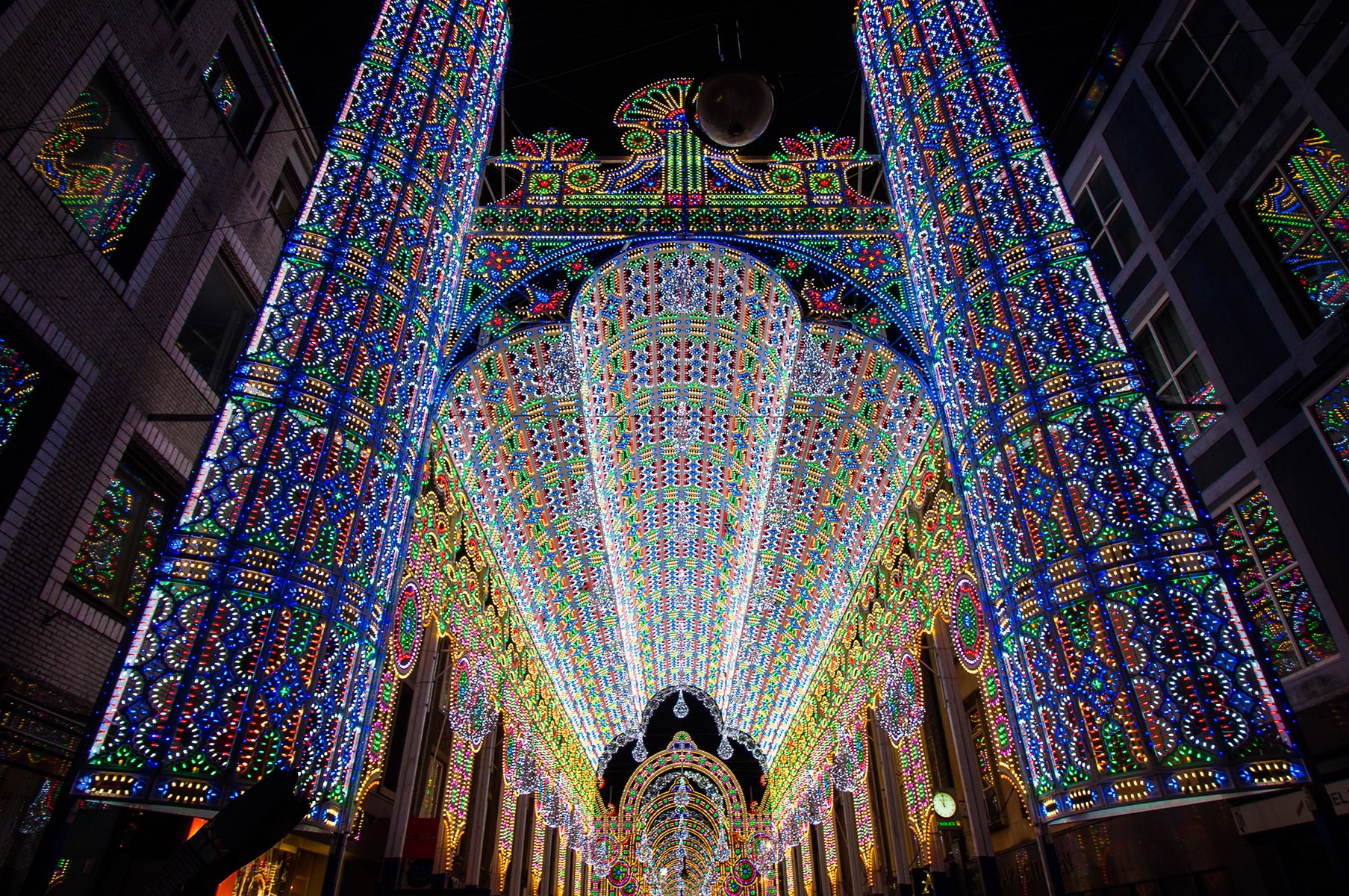 Luminarie De Cagna: een van mijn favoriete GLOW attracties. Deze kathedraal van lichtjes was een straat lang.