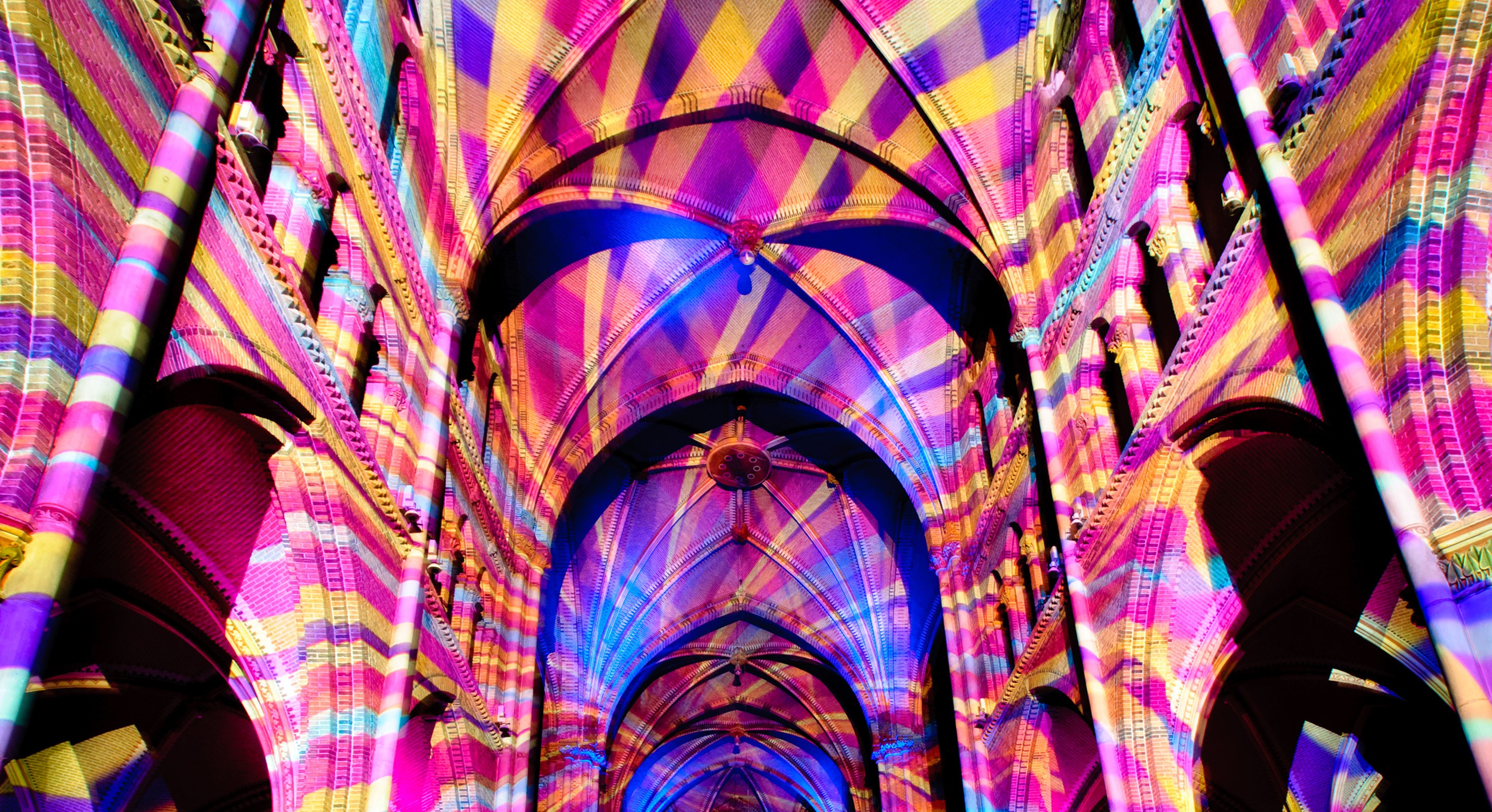 Kleurrijke projecties in de St. Catharinakerk