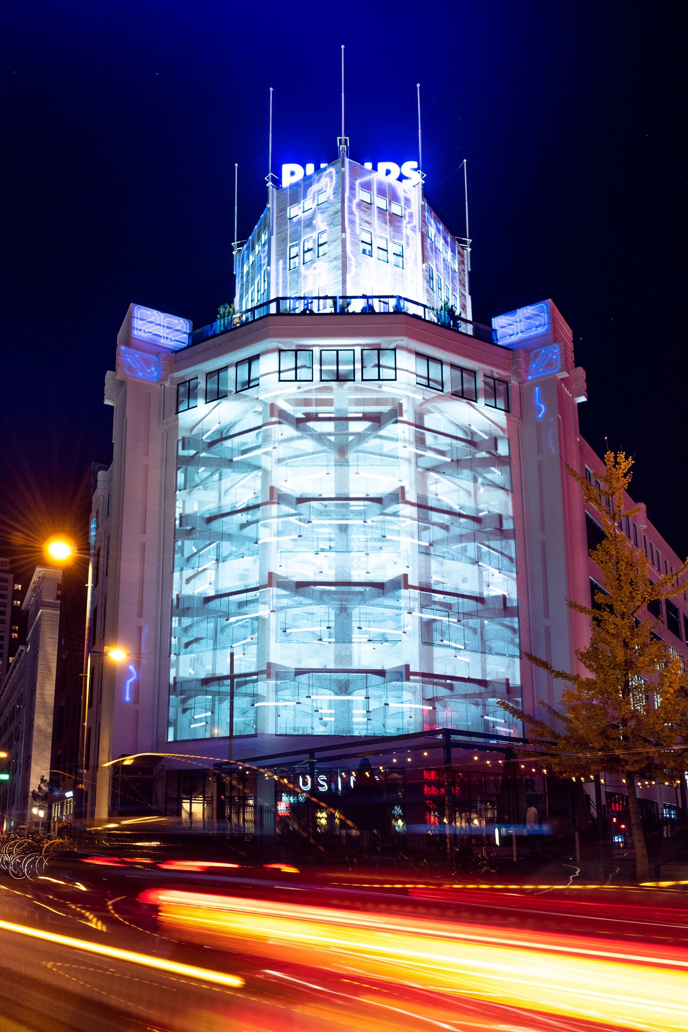 Lichttoren van Philips in Eindhoven tijdens GLOW 2018