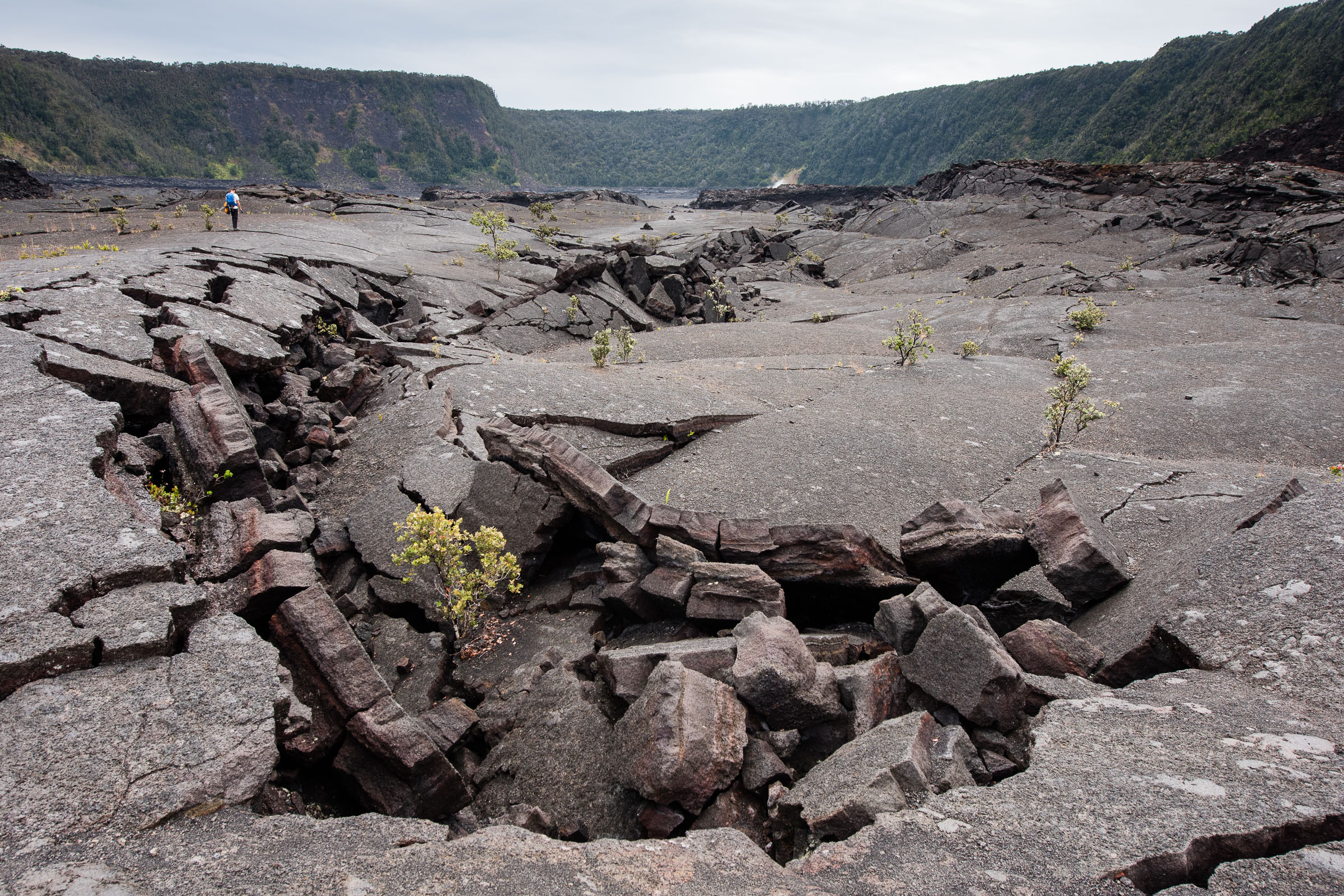 Deze scheuren waren echt gigantisch. In de jaren 60 was dit nog een groot kolkend lavameer.
