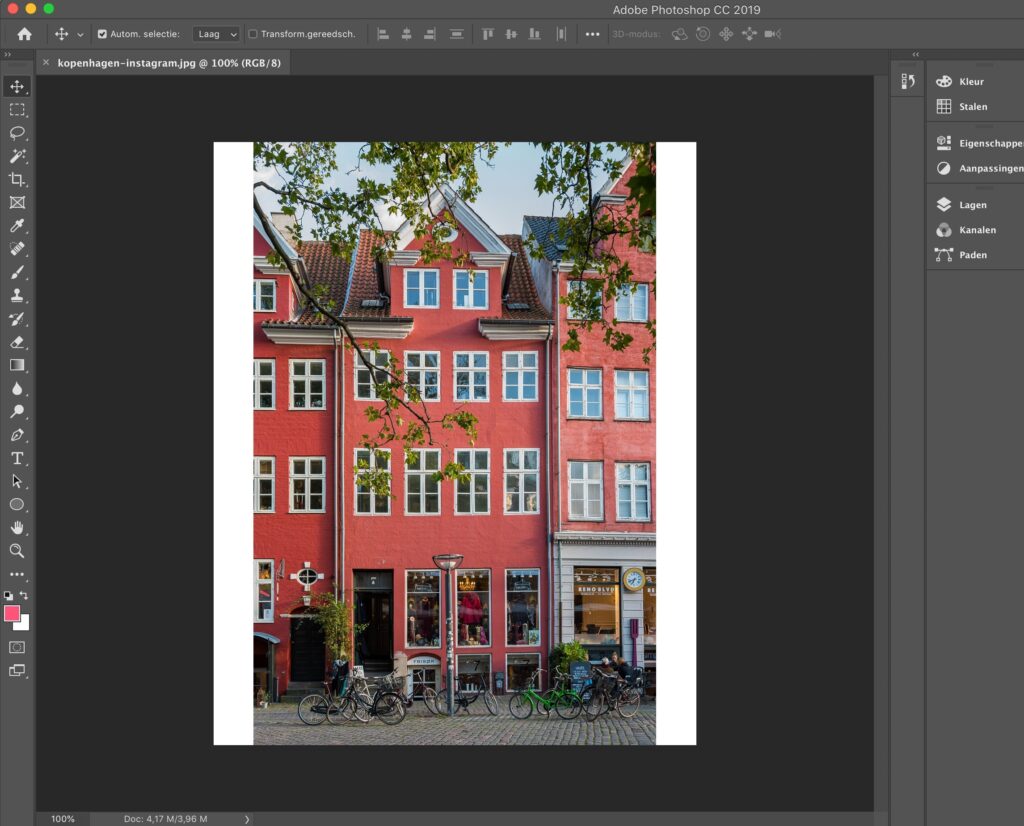 Dit is het eindresultaat. De foto en witte zijkant hebben nu samen verhouding 4:5 en dus geschikt om te uploaden naar Instagram.