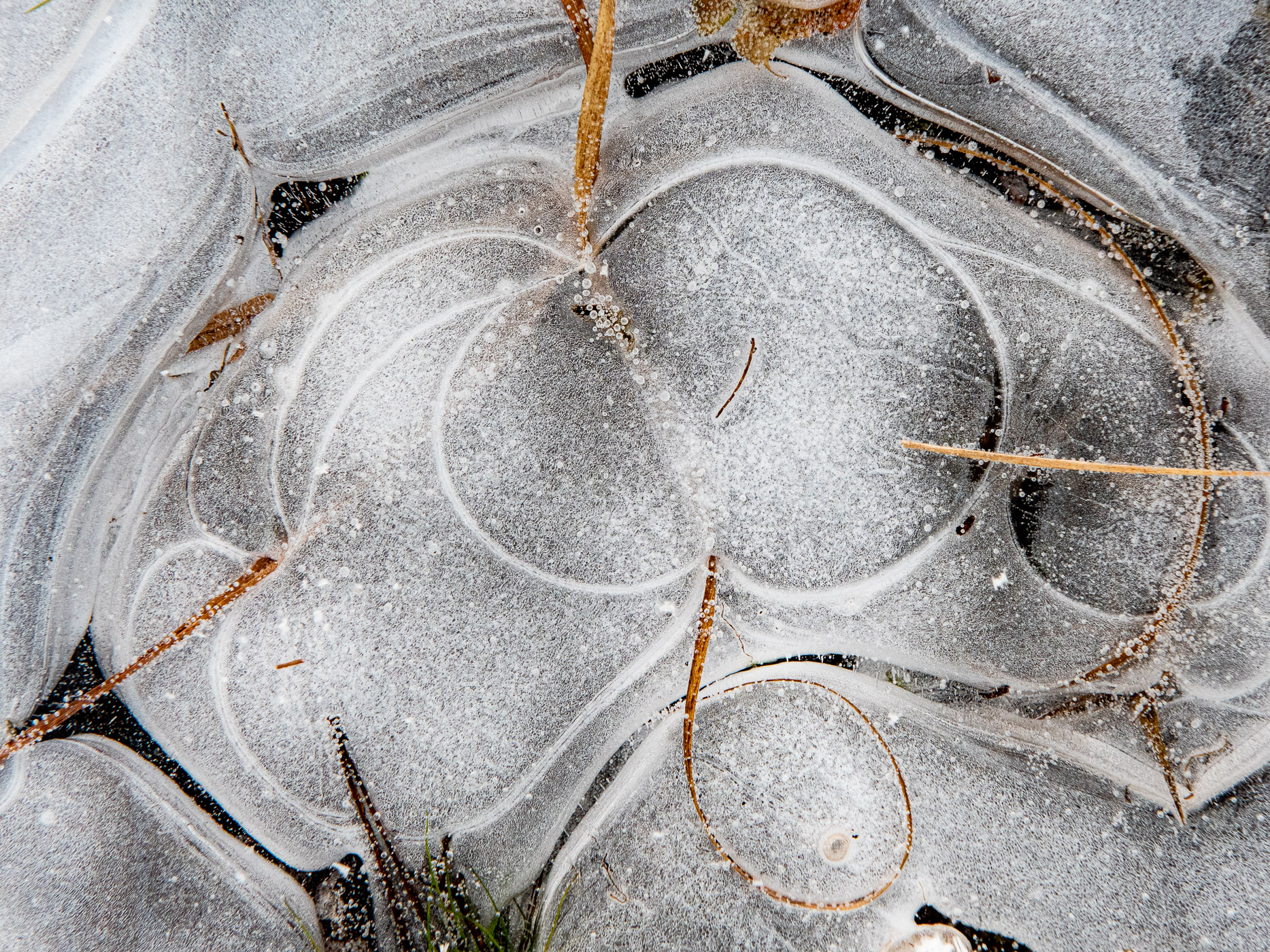 Patronen in het ijs