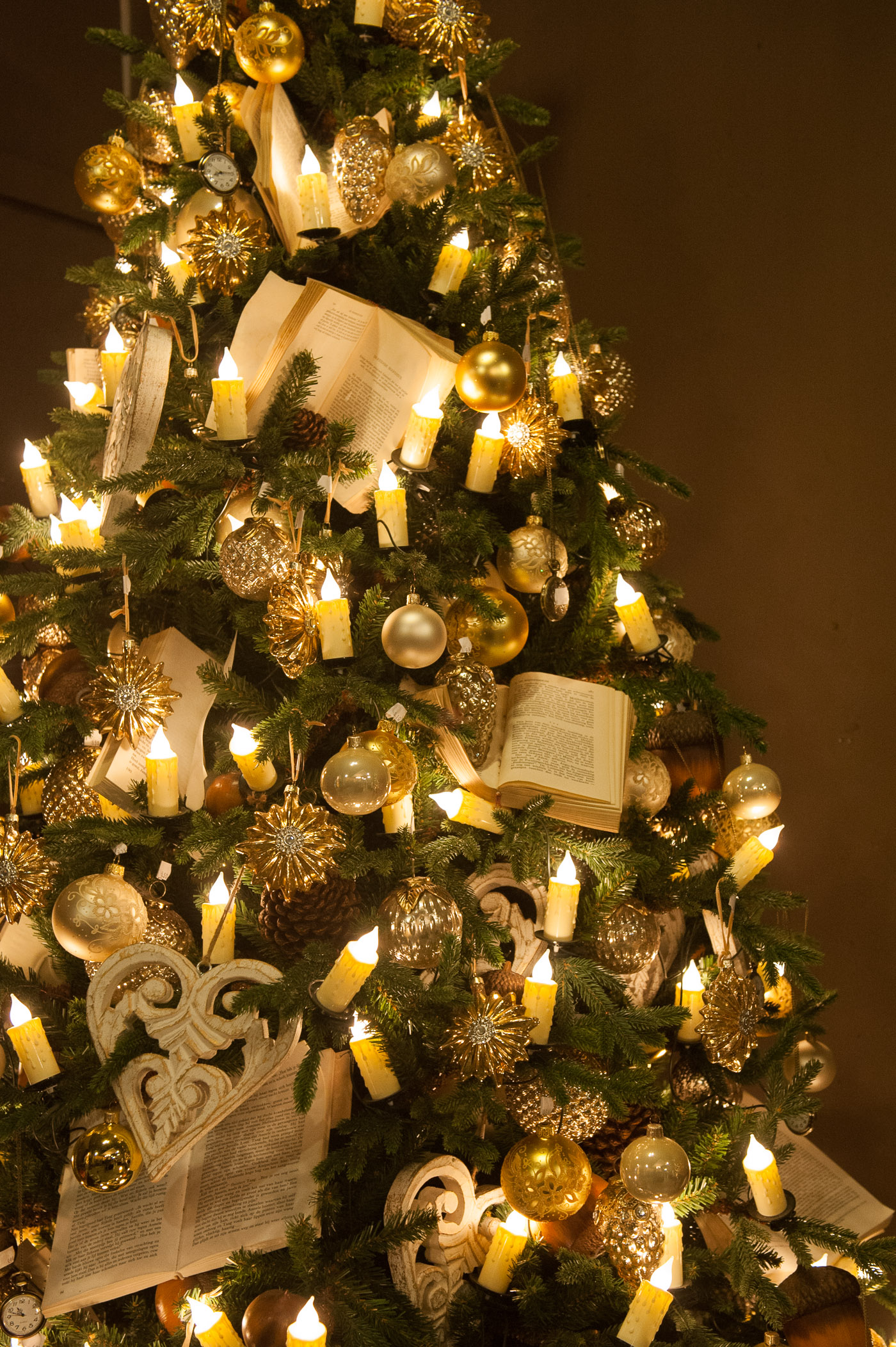 Kerstboom zonder flitslicht gefotografeerd