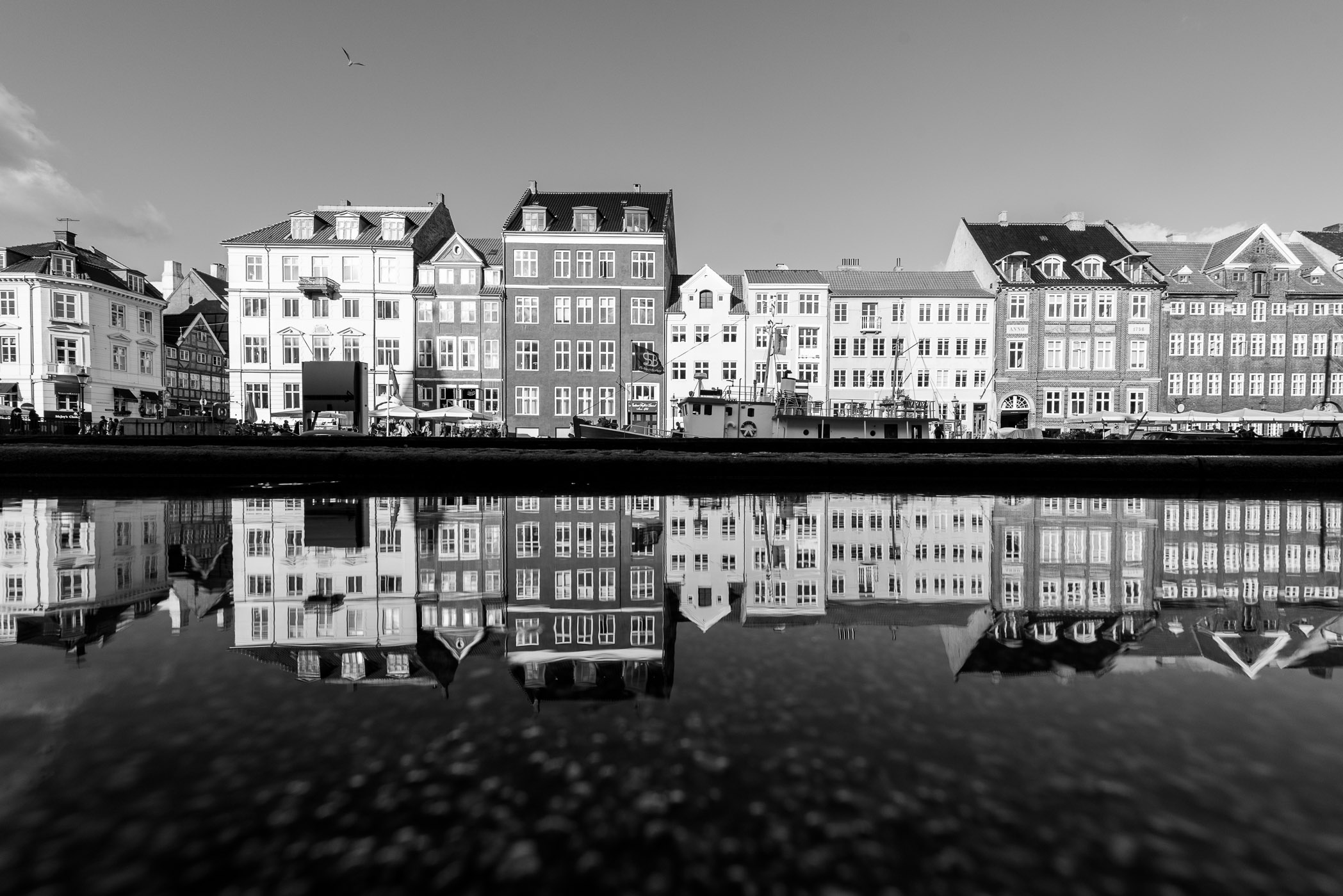 Kopenhagen Nyhavn in zwart-wit
