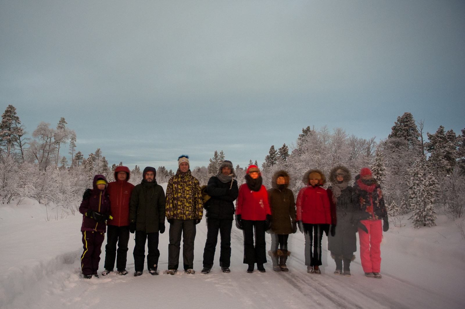 Wat doe als tijdens de excursie het noorderlicht nergens te bekennen is? Juist! Een spookygroepsfoto maken!