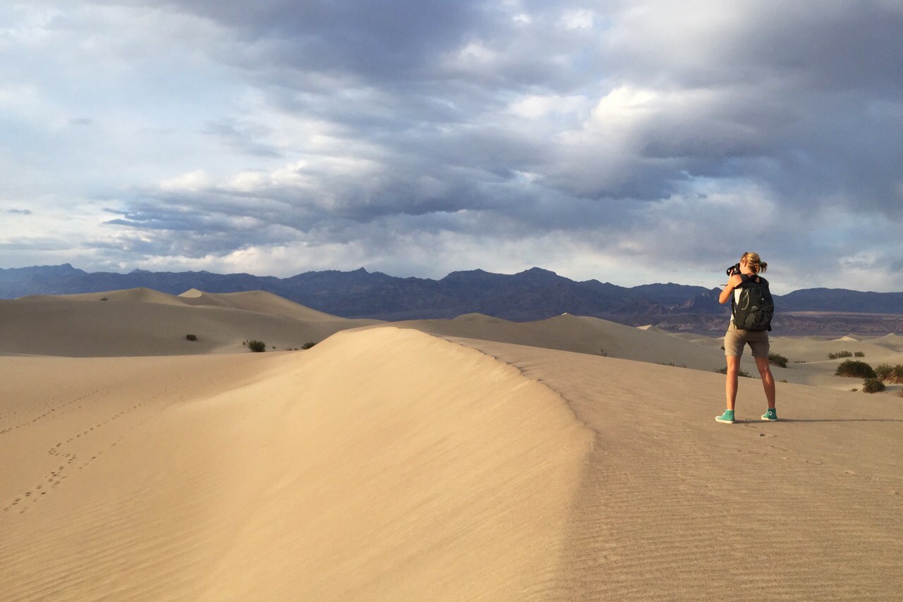 Fotografen bij de zandduinen in Death Valley