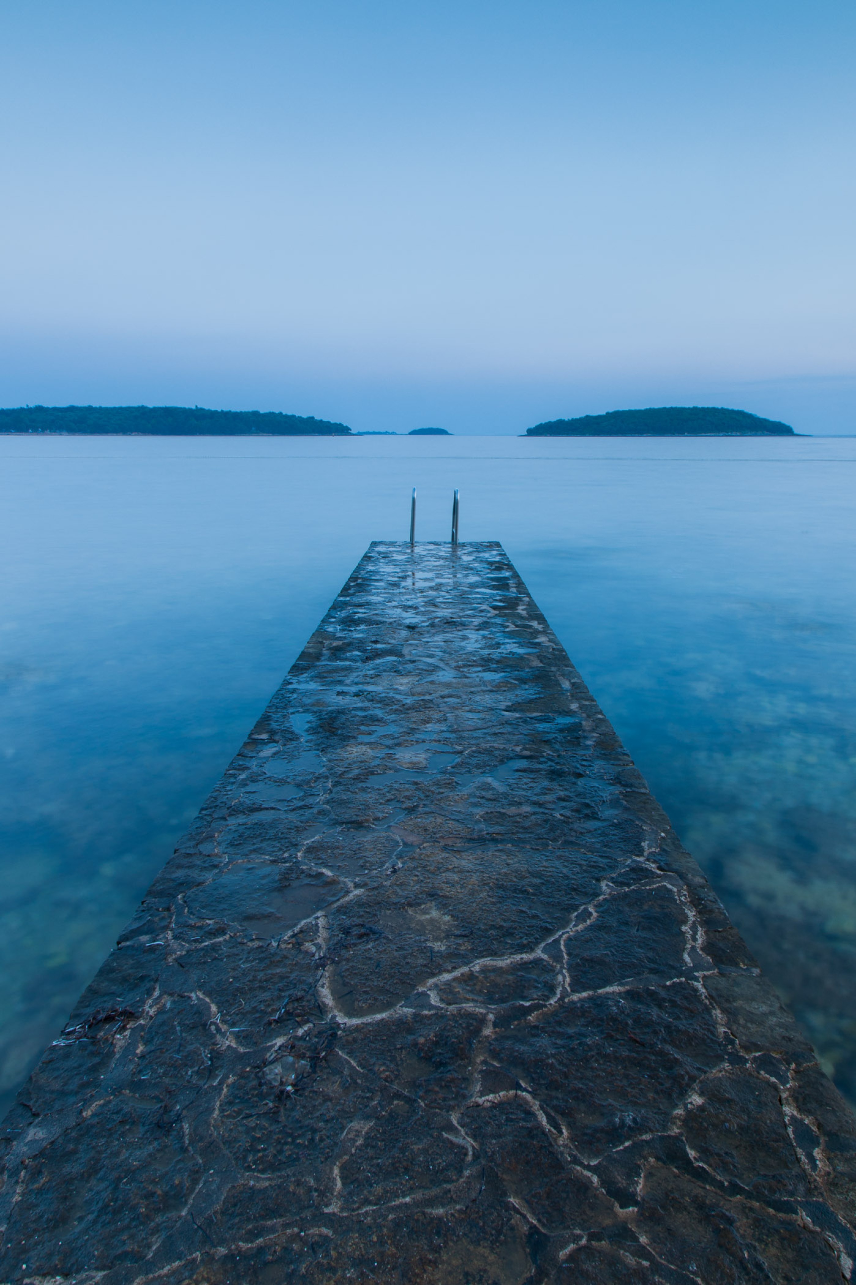 Steiger aan het water