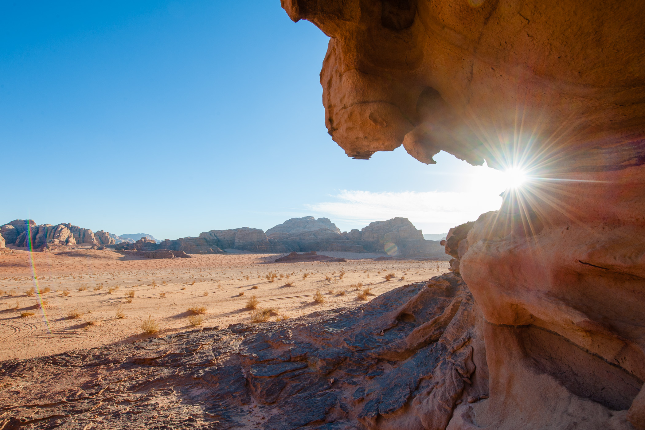 In deze foto is de lensflare een dunne regenboog aan de linkerkant van het beeld.