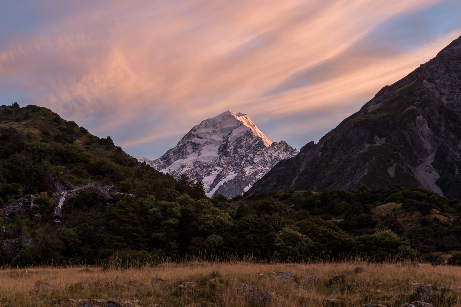 Mount Cook bij zonsopkomst.