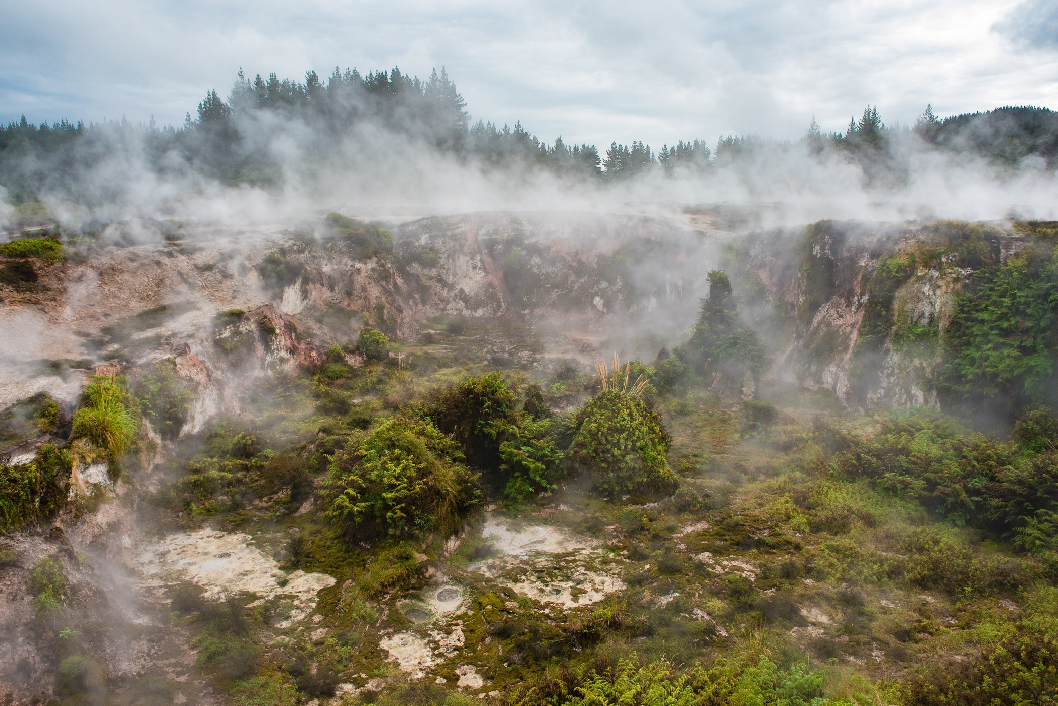 Nevel verwijderen in Lightroom en Photoshop bij geothermische activiteit in Nieuw-Zeeland