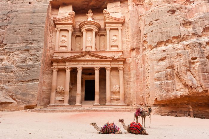 Ook dieren kun je functioneel in beeld plaatsen. De schatkamer in Petra, Jordanië, is meer dan veertig meter hoog.