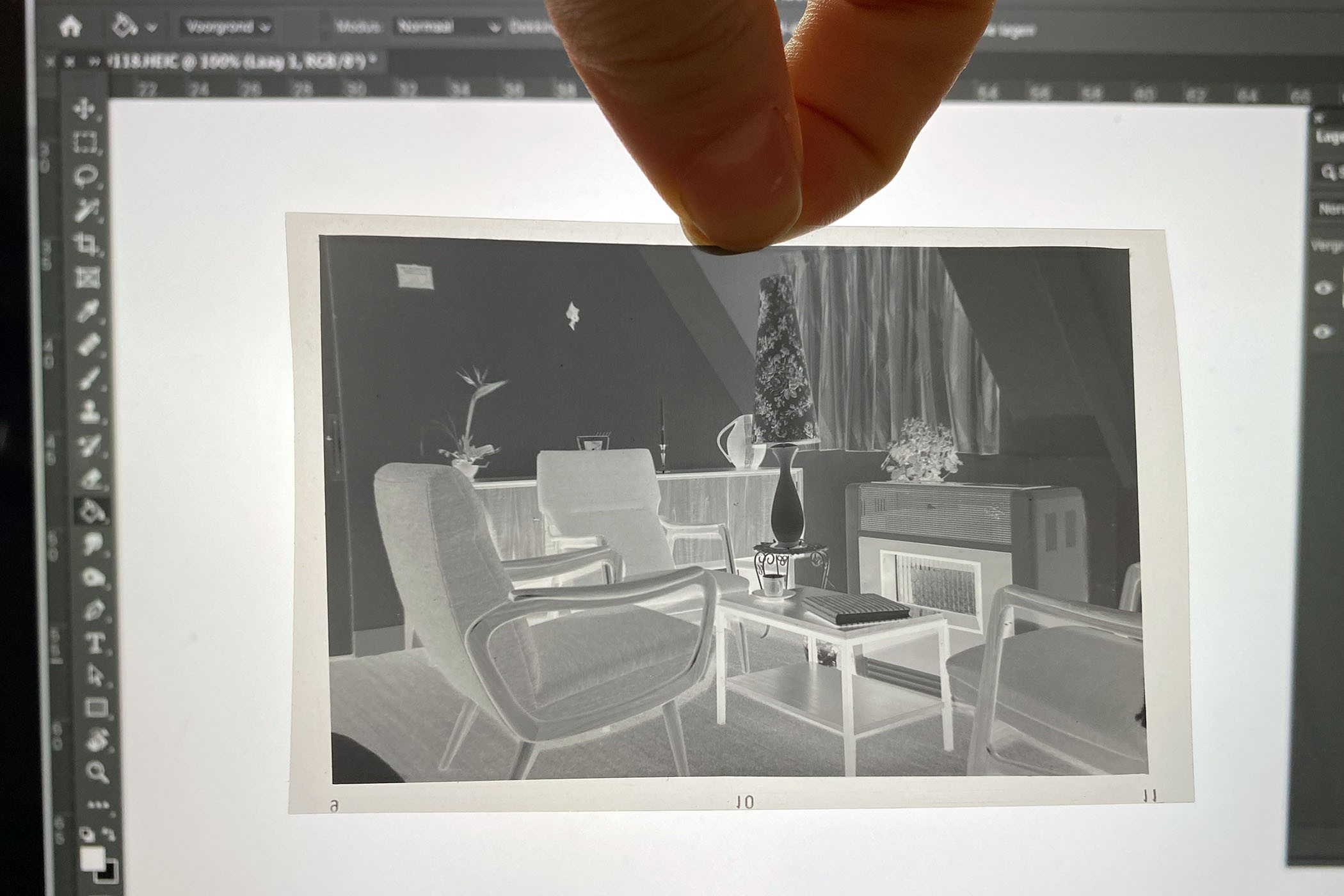 Een blanco canvas van de laptop als witte achtergrond.