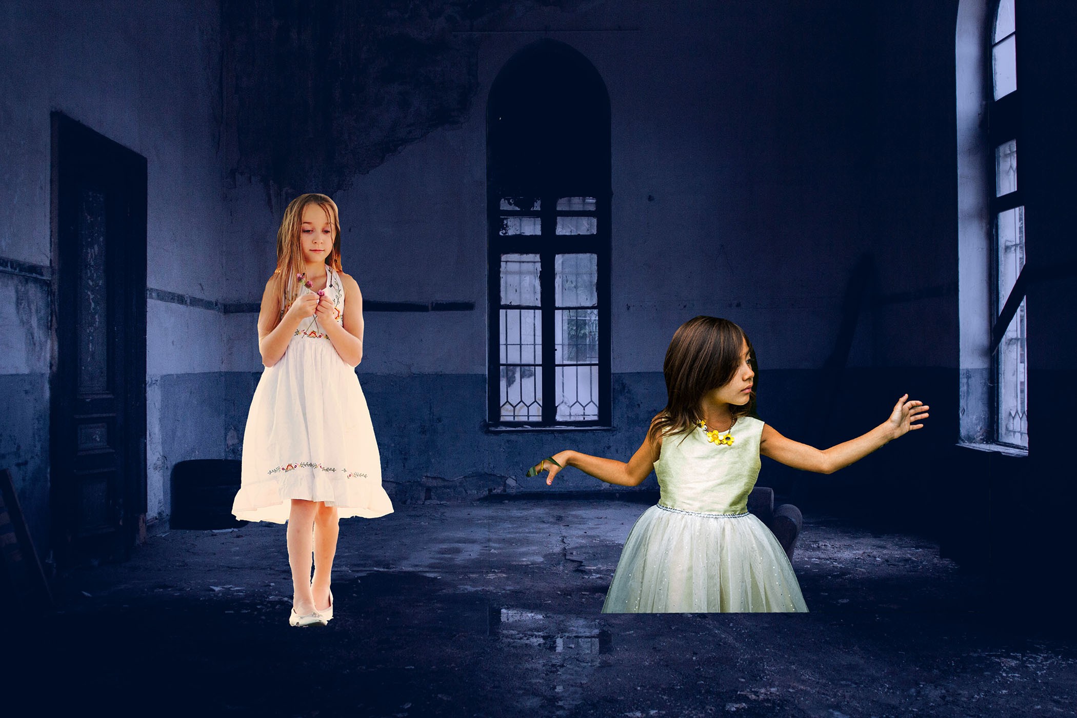 Ik kopieer de lagen in Photoshop met de meisjes naar de foto met de enge setting.