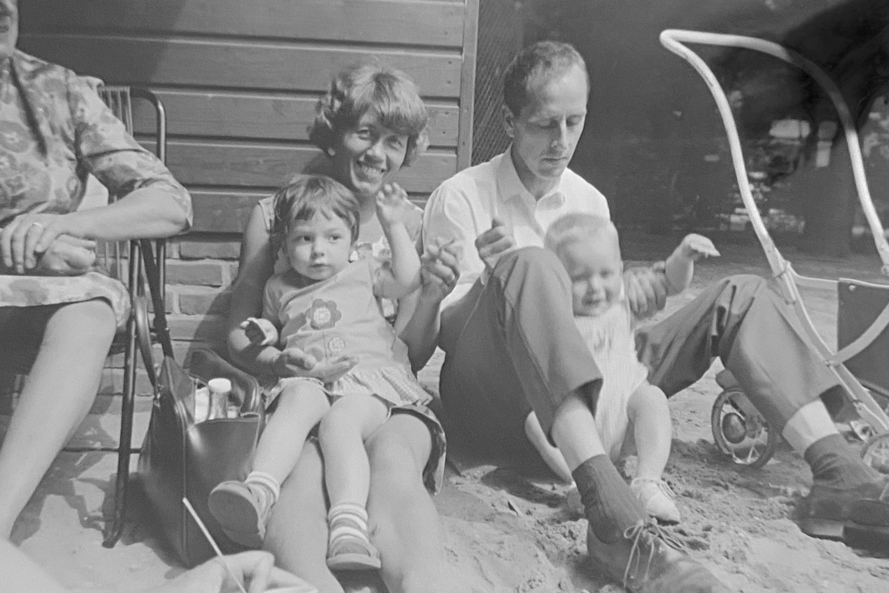 Na het omzetten van het negatief naar het positieve beeld krijg je door de reflectie een donkere vlek in de linkerhoek. Dat is zonde.