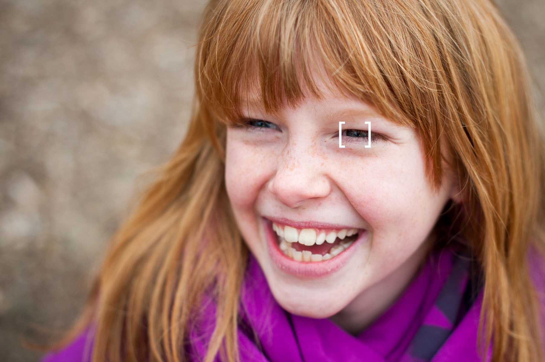 Plaats het scherpstelpunt altijd op het voorste oog als de persoon opzij kijkt.
