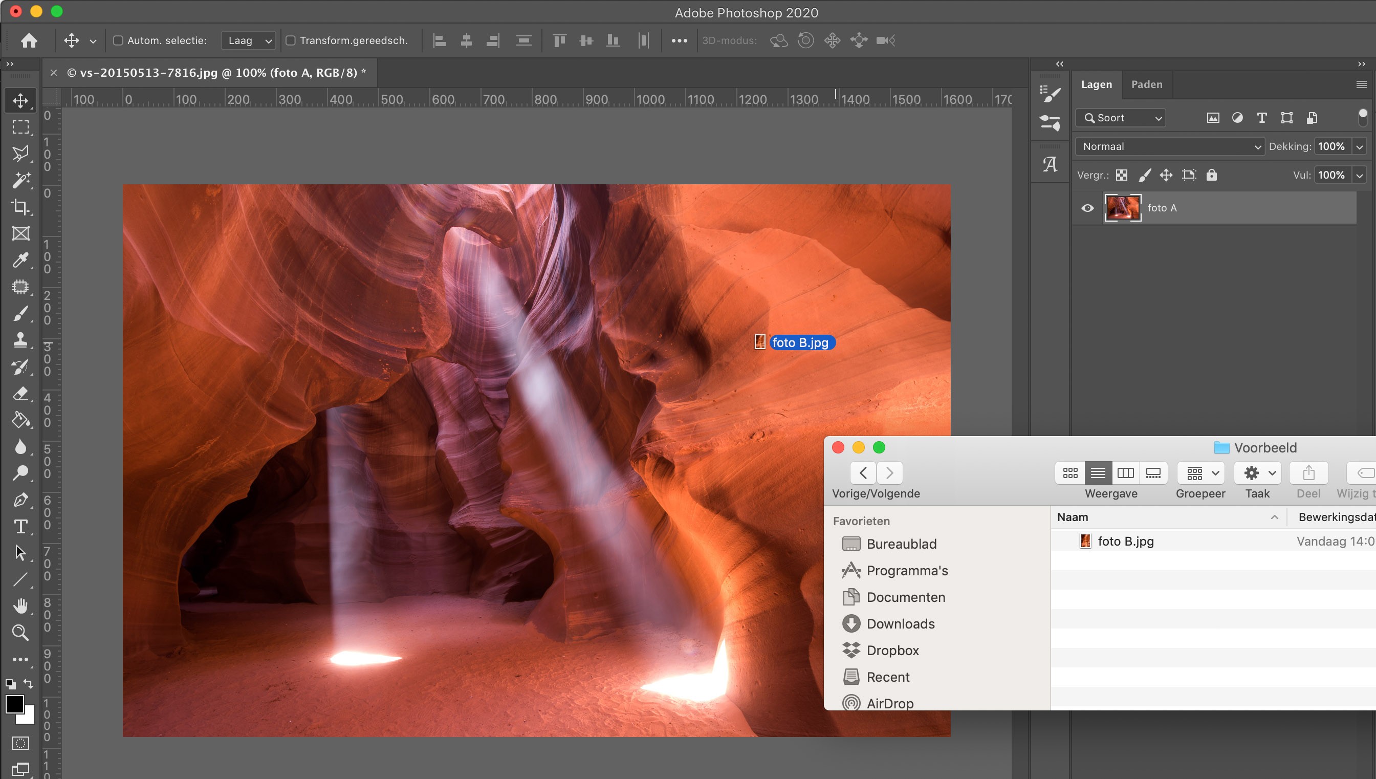 Sleep de foto vanuit Finder (of Verkennen) naar Photoshop.