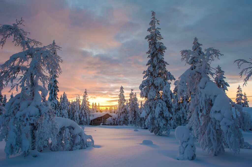 Een prachtige 'zonsopkomst' in Lapland. De zon zelf komt niet boven de horizon, maar ik kon wel genieten van deze prachtige kleuren.