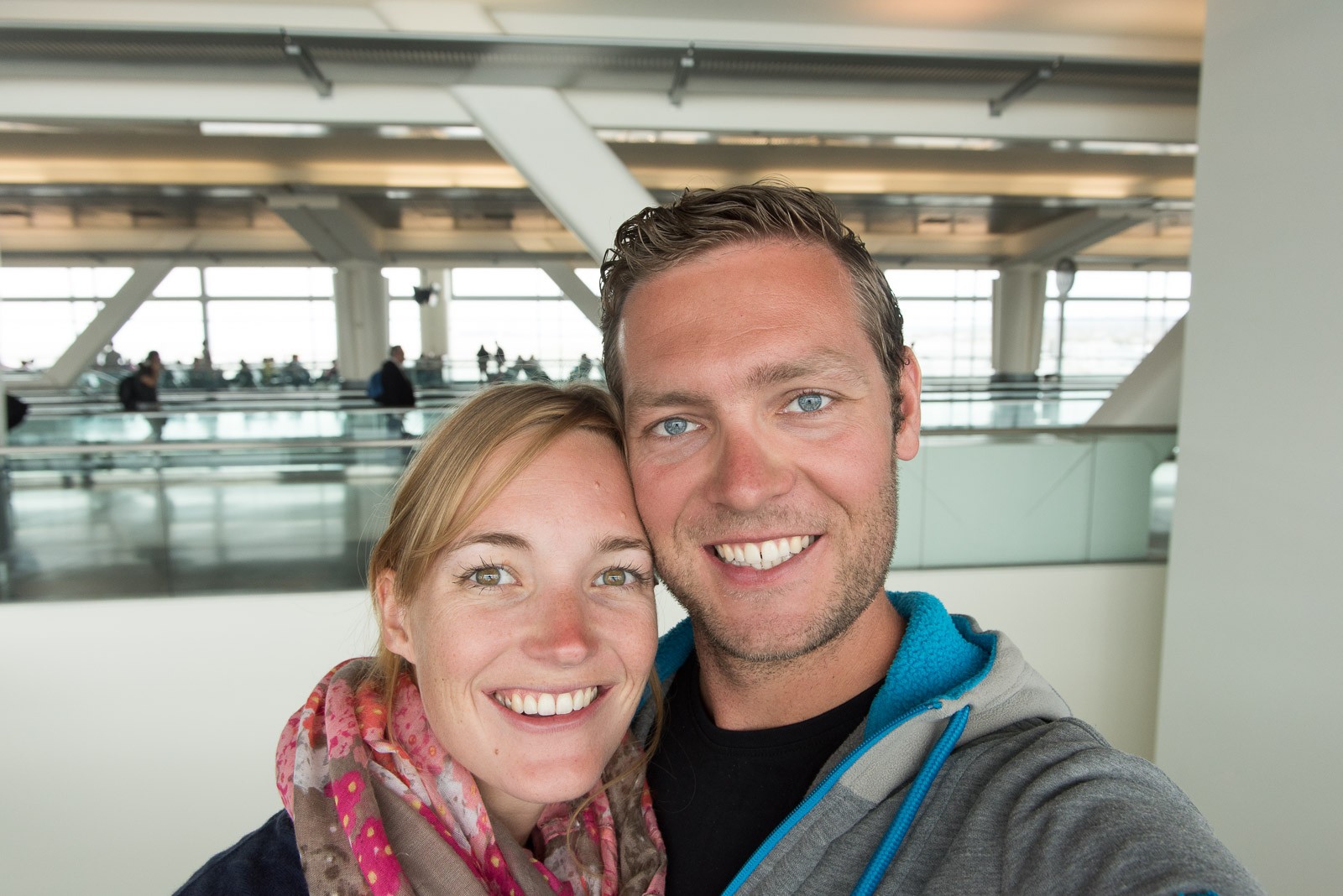 De 'we-komen-weer-naar-huis-selfie' van mij en Rabin: 2 juni op San Francisco Airport