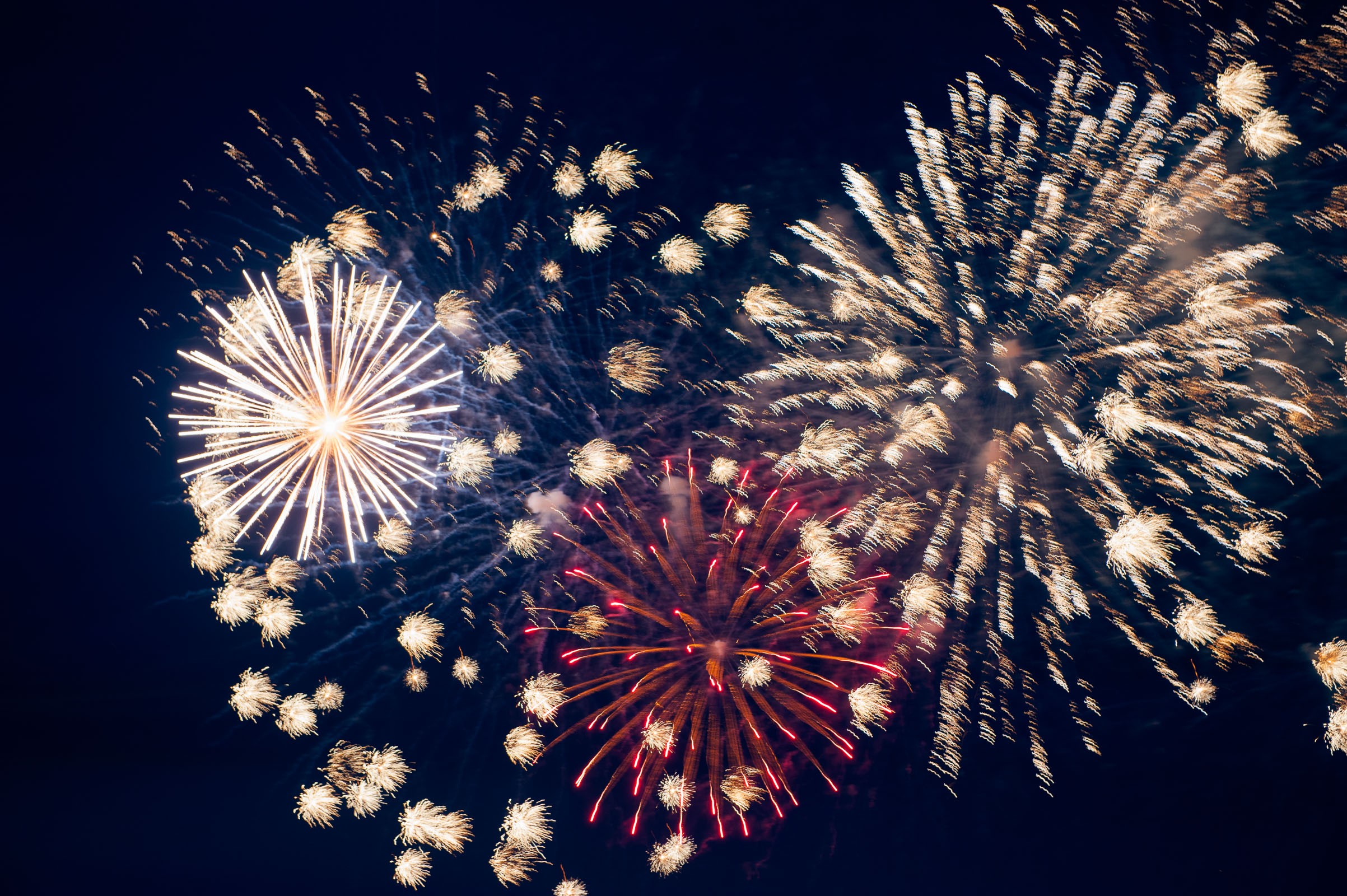 Experimenteer met de instellingen bij verschillende soorten vuurwerk. Deze foto: 0.4s