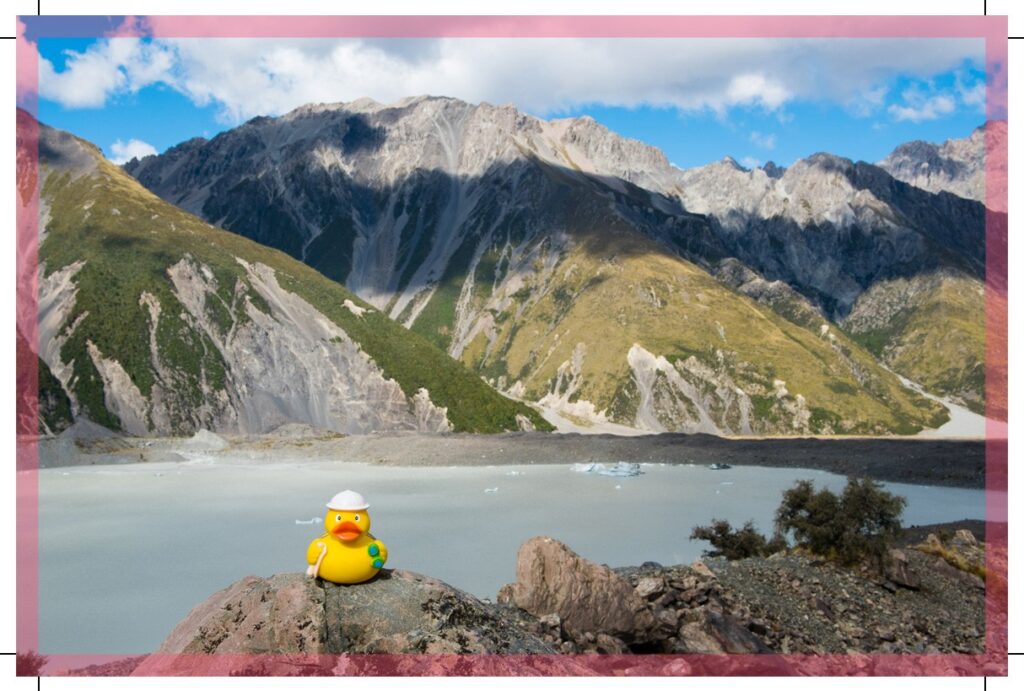 De roze rand is het afloopgebied van 3mm aan iedere zijde.
