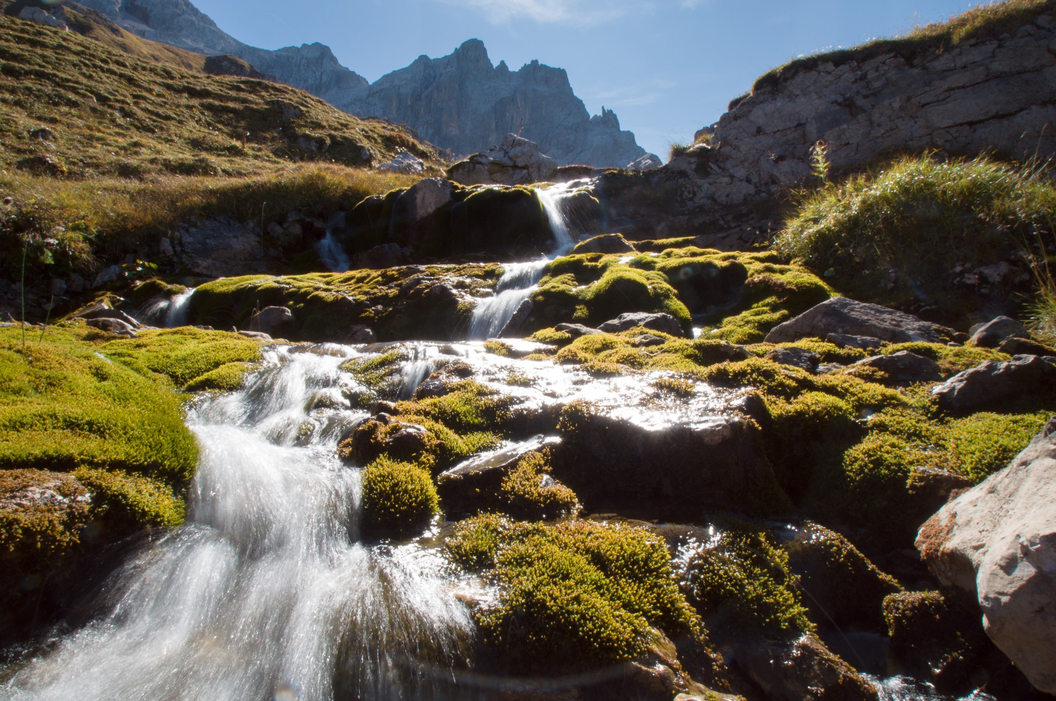 Waterval met harde contrasten