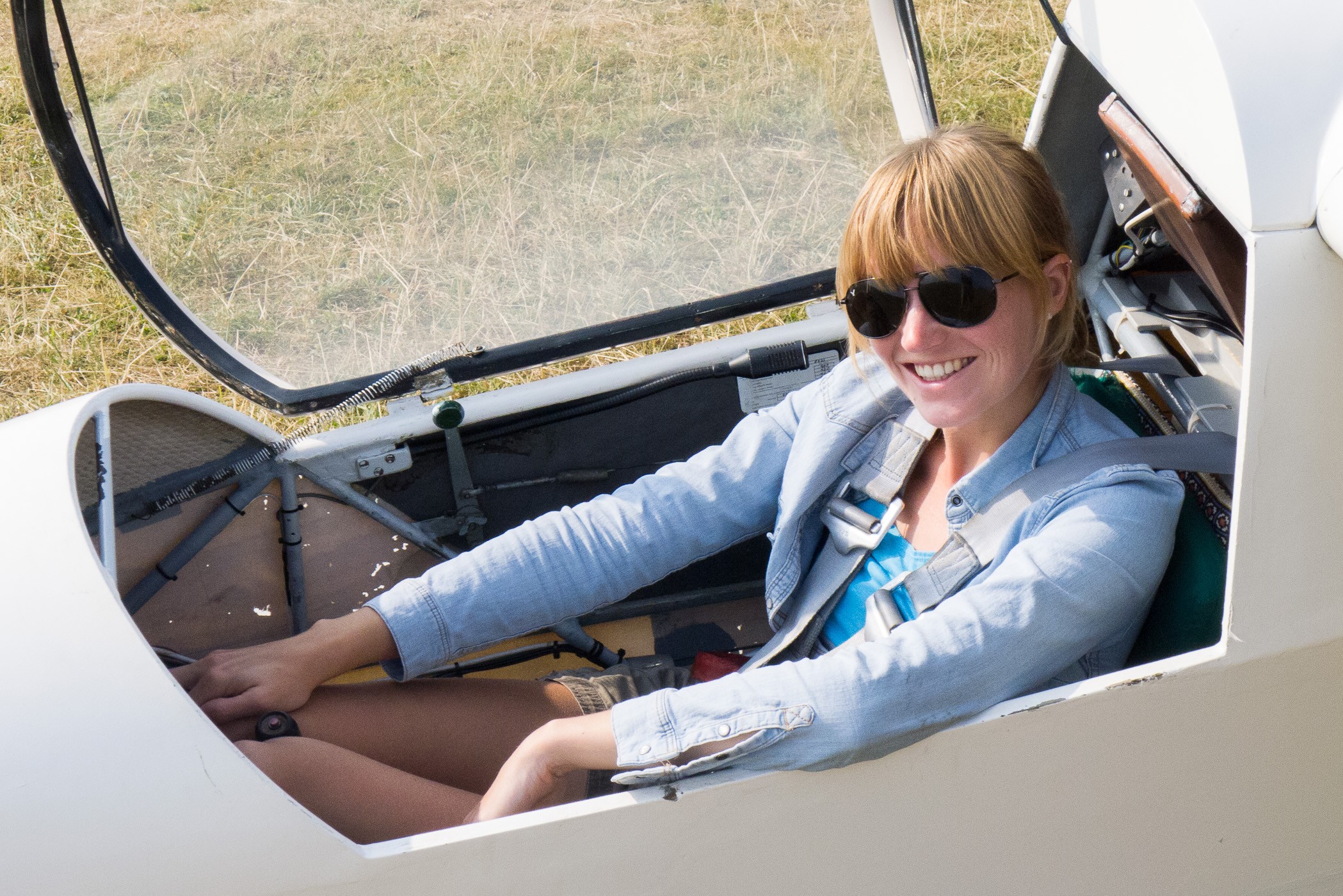 Ik in een K8 zweefvliegtuig. De pilotenbril hoort er bij natuurlijk ;)